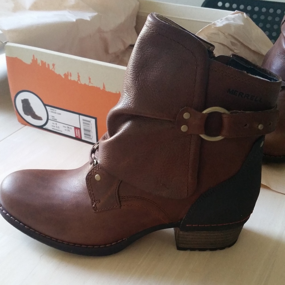Brand New Merrell Boots Size 8